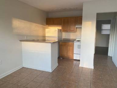 Main picture of 1030 W Walnut St