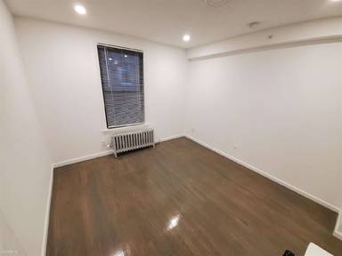 Main picture of 270 Newbury St