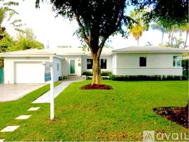 Main picture of 555 NE 52nd St