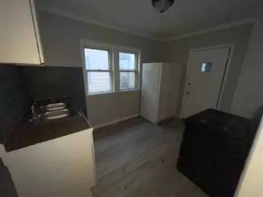 Main picture of 3207 W 121st St