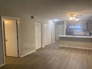 Main picture of 1050 Latham Ct
