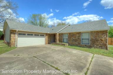Main picture of 6955 E 78th St