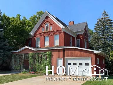 Main picture of 102 S 5th St