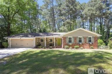 Main picture of 2772 Briarcliff Rd NE