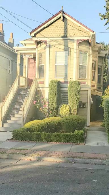 Main picture of 3221 Encinal Ave