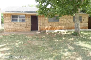 Main picture of 2280 Oakland Dr