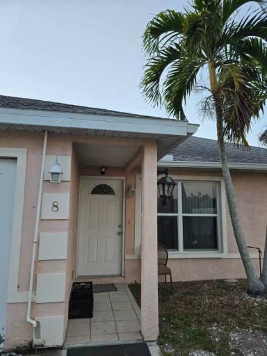 Main picture of 8 Bay Ave