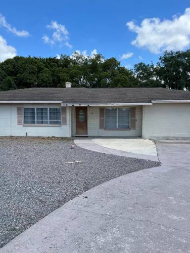 Main picture of 31 N Brentwood Cir