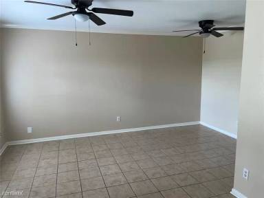 Main picture of 4710 Airport Blvd