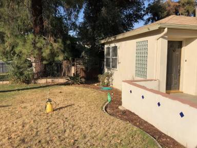 Main picture of 2881 N Inyo St