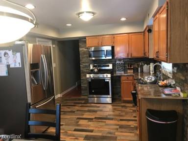 Main picture of 9674 River St