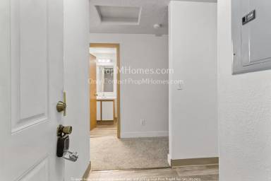 Main picture of 13066 SE Powell Blvd