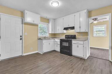Main picture of 5002 Greensboro Ct