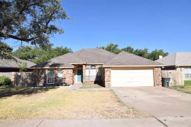 Main picture of 604 Clara Dr