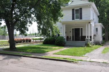 Main picture of 308 S Broadway Park