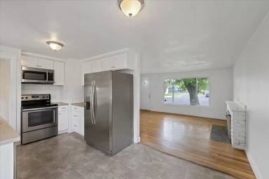 Main picture of 3034 W Bismark Ave