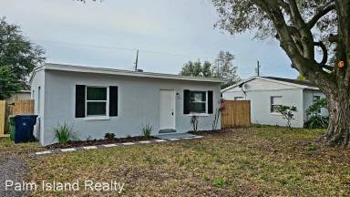 Main picture of 3912 W La Salle St