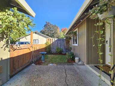 Main picture of 2931 SE Blue Bird Dr