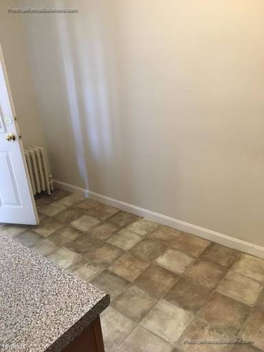 Main picture of 1140 River St