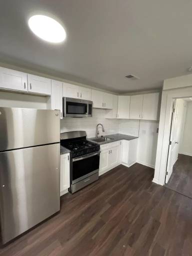 Main picture of 1450 East Fulton Street - B