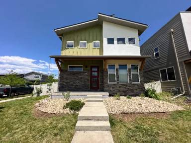 Main picture of 2132 Saison St