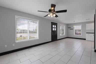 Main picture of 2729 E 95th N