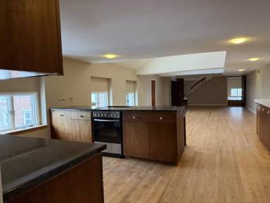 Main picture of 900 Main St