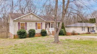 Main picture of 2708 Knob Ct