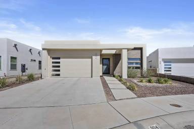 Main picture of 904 Greenbury Pl