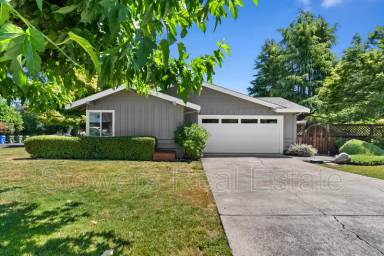 Main picture of 2 Van Gordon Pl