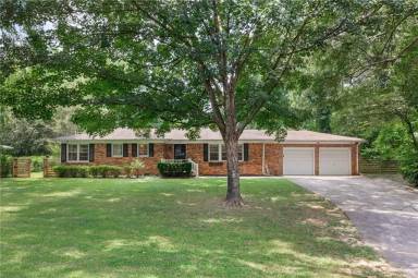 Main picture of 3032 Henderson Mill Rd