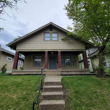 Main picture of 325 S Grand Ave
