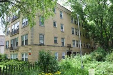 Main picture of 4860 N Hermitage Ave