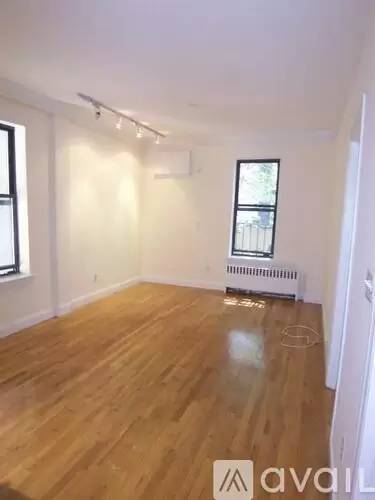 Main picture of 180 W 103rd St