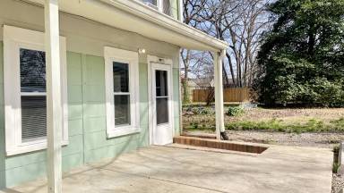 Main picture of 201 E McKnight Dr