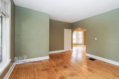 Main picture of 3322 Clinton Ave