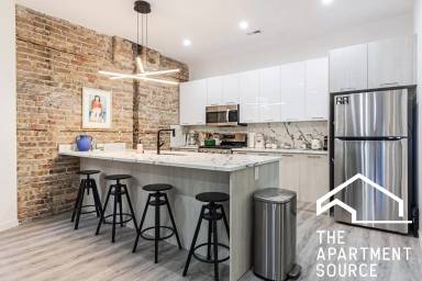 Main picture of 2743 W Division St