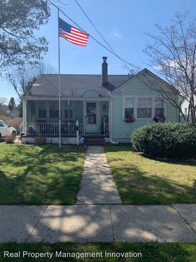 Main picture of 1756 Harte St