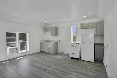 Main picture of 303 N Orchard Ave