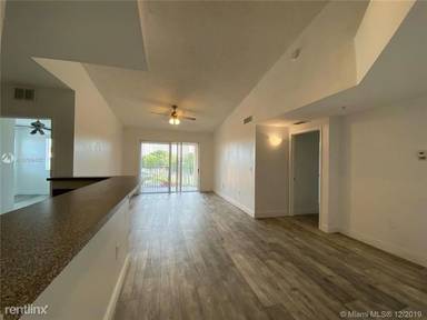 Main picture of 7910 N Nob Hill Rd