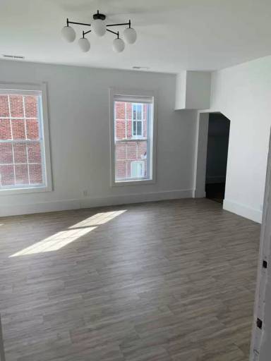 Main picture of 39 W Washington St