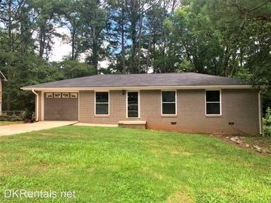 Main picture of 751 Tara Cir SE