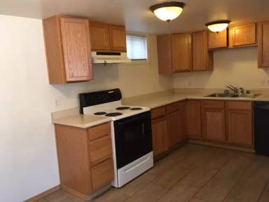 Main picture of 901 8th St W Unit B