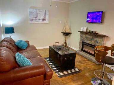 Main picture of 2510 W Woodlawn Ave