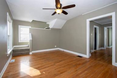 Main picture of 31 S 1st St