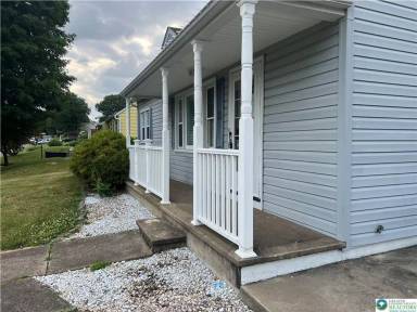 Main picture of 2401 Lawnherst Ave
