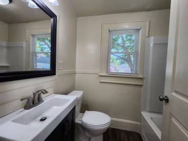 Main picture of 2406 Hulman St