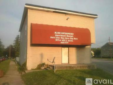 Main picture of 1020 W 3rd St