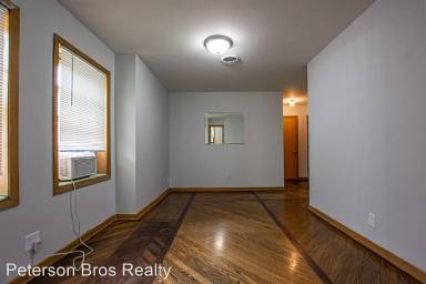 Main picture of 1240 S 10th St