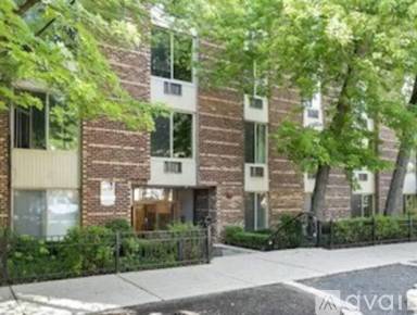 Main picture of 2147 N Fremont St